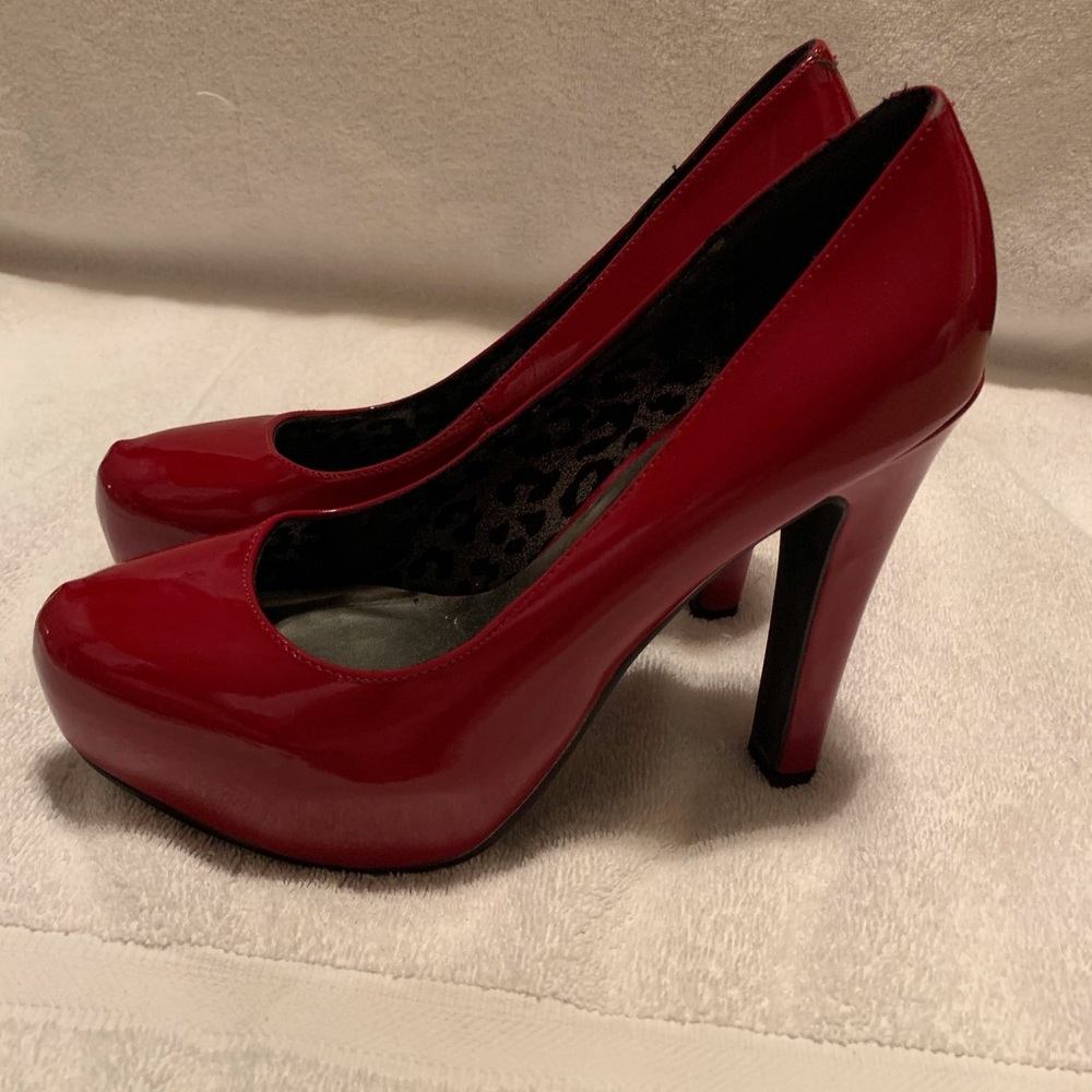Red heels - Picture 2 of 2